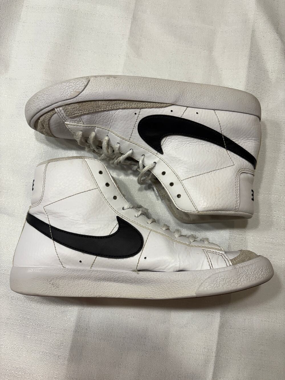 Nike Blazer Mid 77 Big Kids 6Y White with Black Swoosh